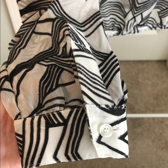 The Limited Blouse - Picture 4 of 4